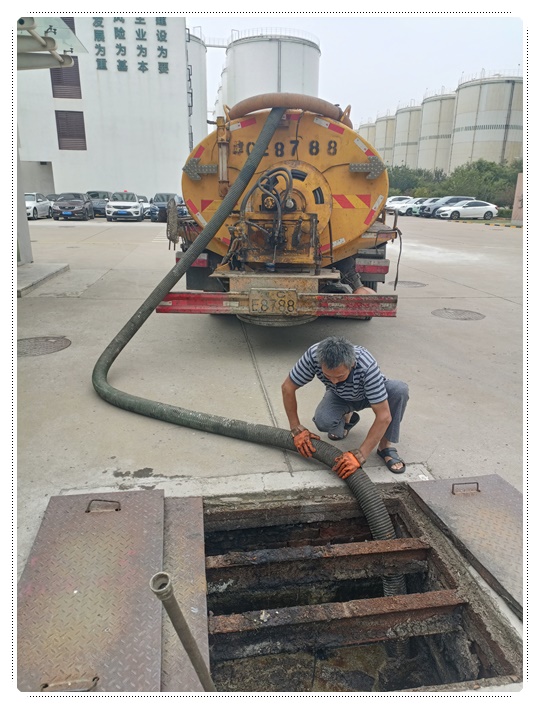 南坤镇隔油池清掏